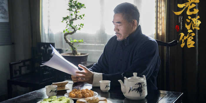 【来源：央广网】刘江执导高满堂编剧 《老酒馆》杀青