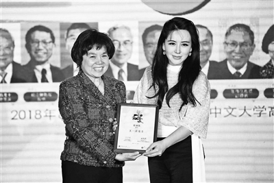 【来源：人民网】梁凤仪跨界写话剧  《挚爱》下周亮相天桥艺术中心