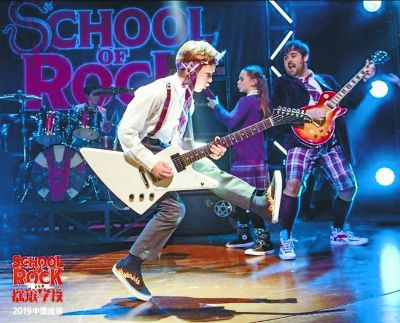 【来源：人民网】韦伯最新音乐剧《摇滚学校》“开学” 12个孩子纵情摇滚