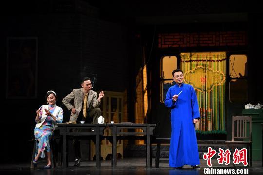 老舍诞辰120周年 北京人艺《茶馆》再开张 李春光 摄