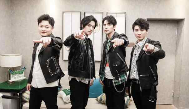 【来源：央广网】《歌手》声入人心男团化身热血少年许靖韵毕书尽踢馆来袭