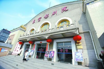 【来源：人民网】51部作品汇聚戏剧月 65年老影院变身新剧场