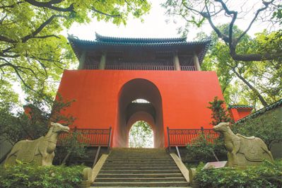【来源：人民网】“岭南第一楼”藏身五仙观 古人一细藤吊起万斤铜钟