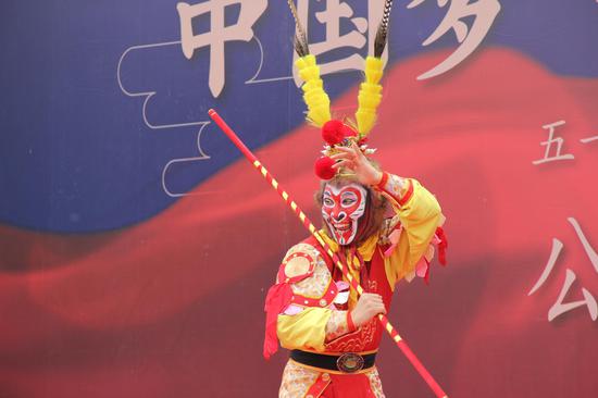 “中原美猴王”孙敬朋表演的武戏《大闹天空》