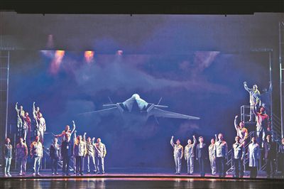 【来源：人民网】让新型战机翱翔九霄 看话剧《苍穹之上》