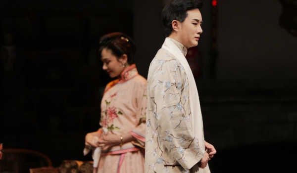 【来源：央广网】时代纵易 风骨犹存：国家大剧院话剧《风雪夜归人》开启第十轮热演