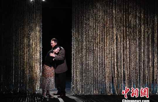 【来源：央广网】《老式喜剧》登台：史兰芽、李幼斌演绎黄昏之恋